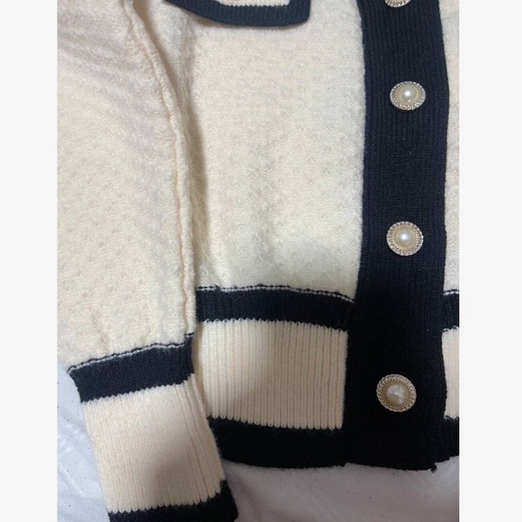 Classic Color Block Textured Faux Pearl Button Cardigan - Picture 3 of 9